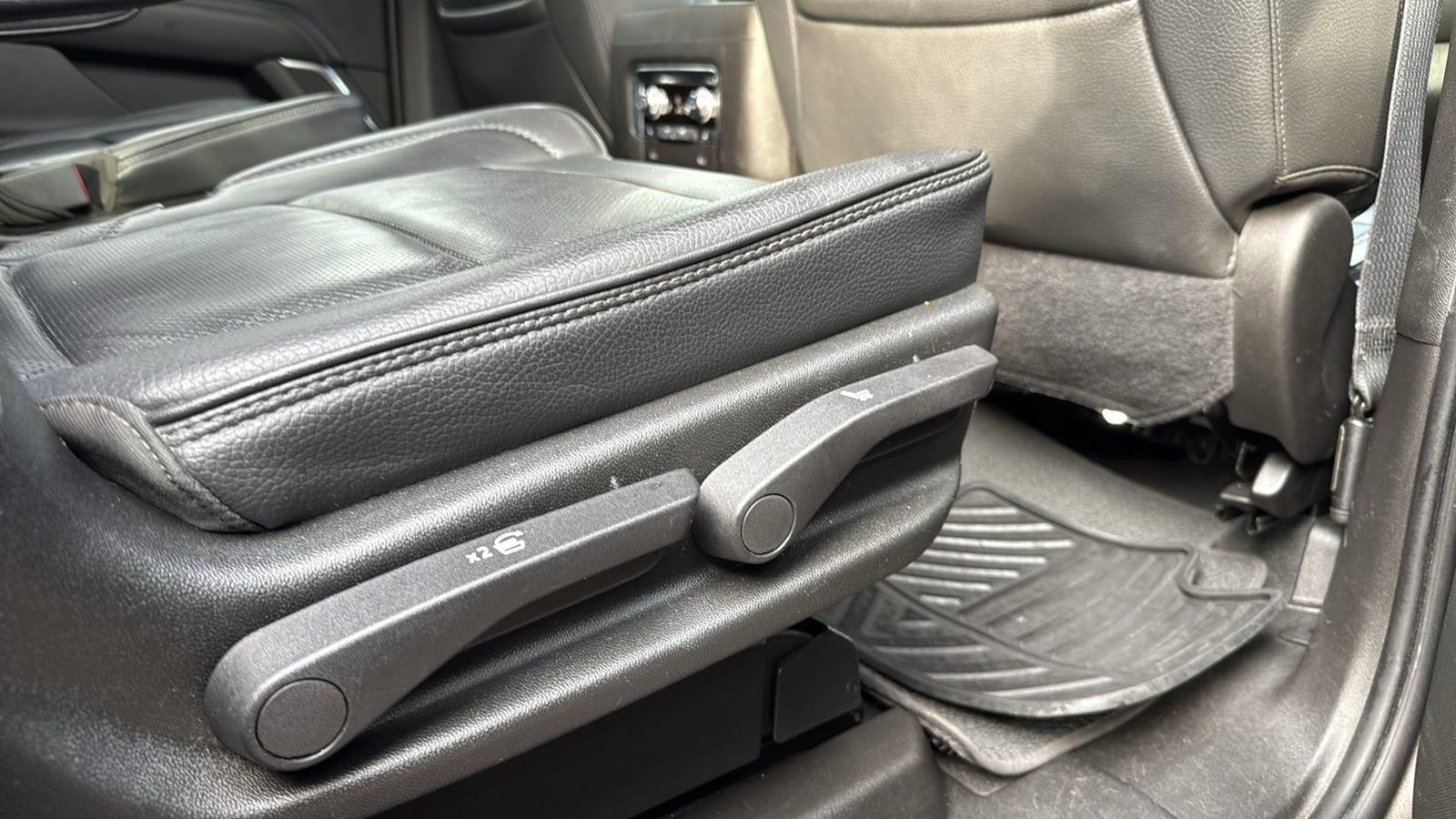 Used 2021 GMC Yukon XL Denali image 27