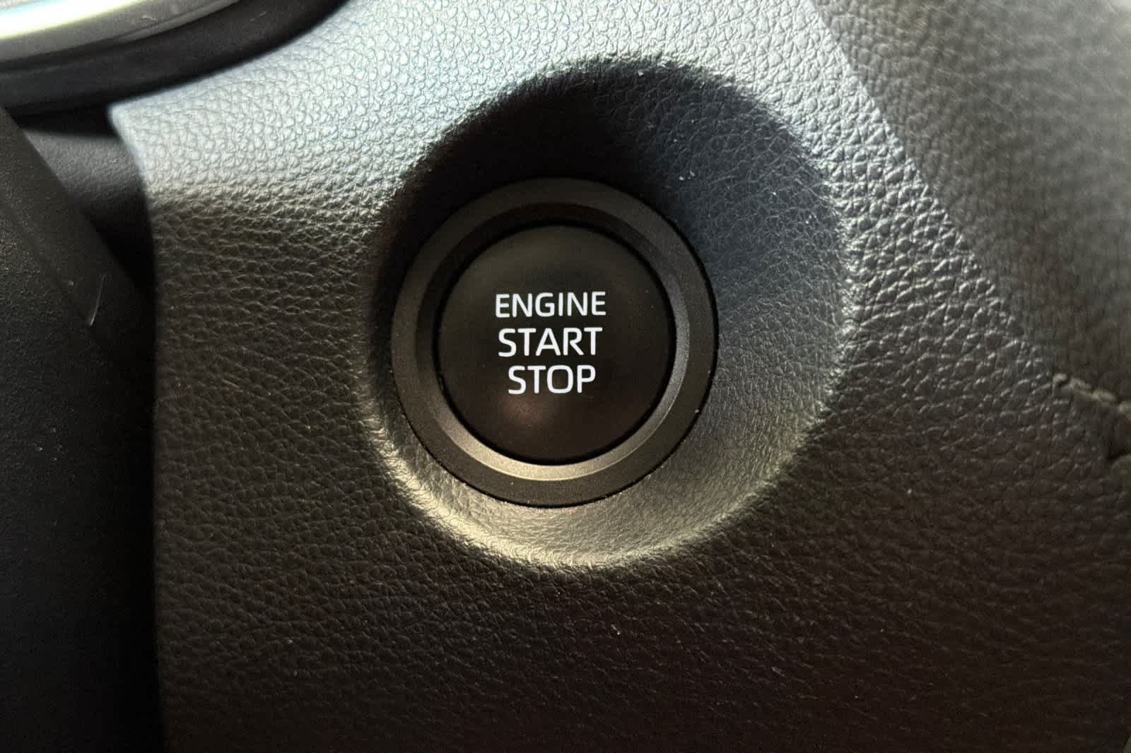 Used 2024 Toyota Corolla Cross XLE w/ Convenience Package FWD image 24