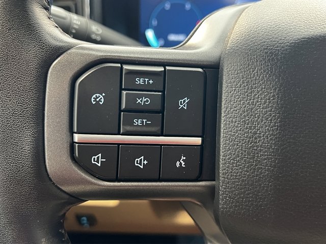 Used 2024 Ford F350 Lariat w/ Chrome Package image 40