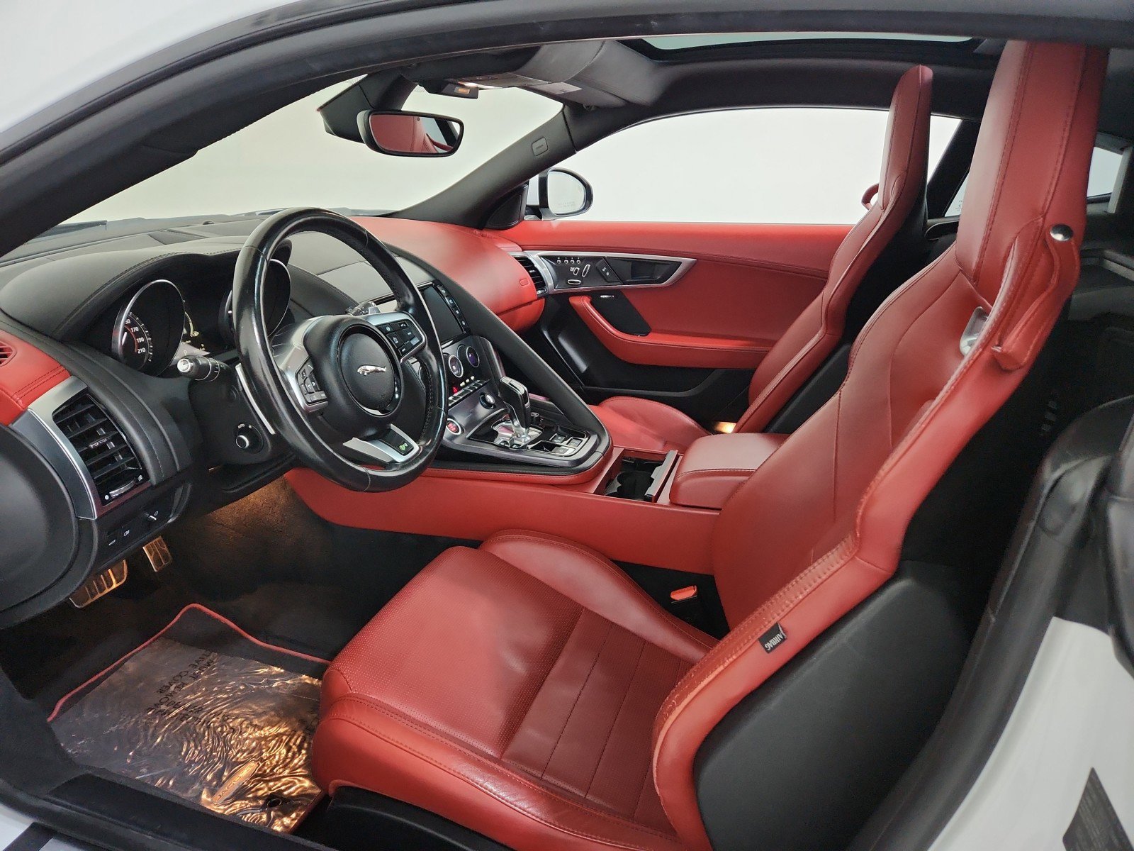 Used 2018 Jaguar F-TYPE R image 13
