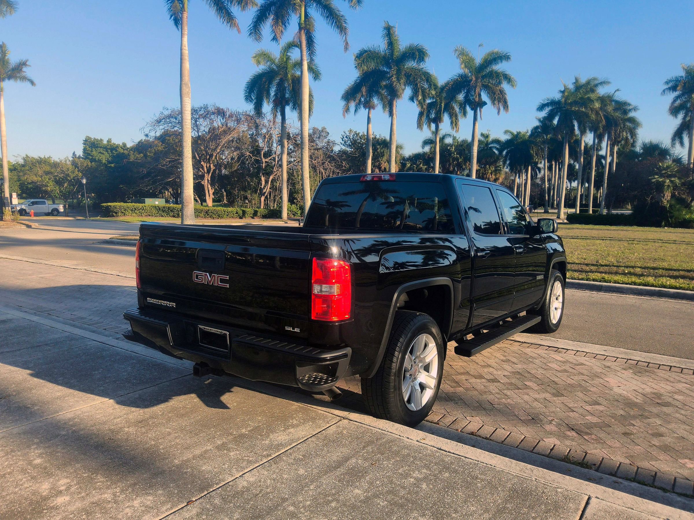 Used 2017 GMC Sierra 1500 SLE w/ SLE Value Package image 17