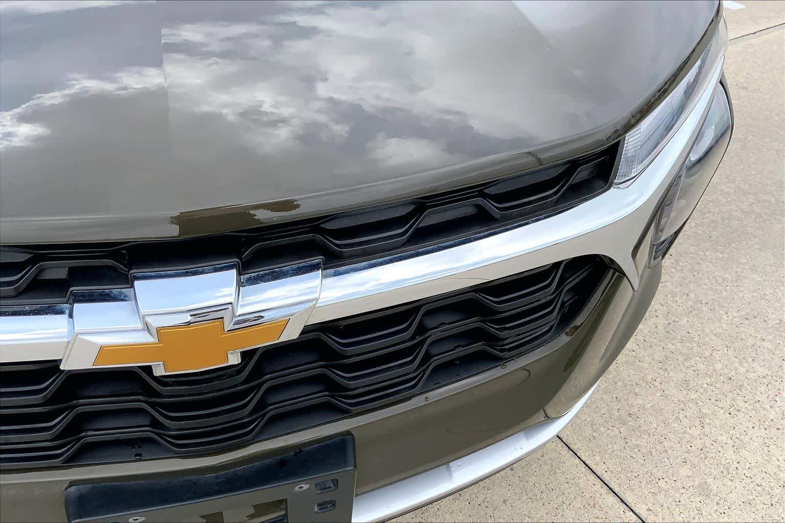 Used 2024 Chevrolet Trax LT w/ Sunroof Package FWD image 30