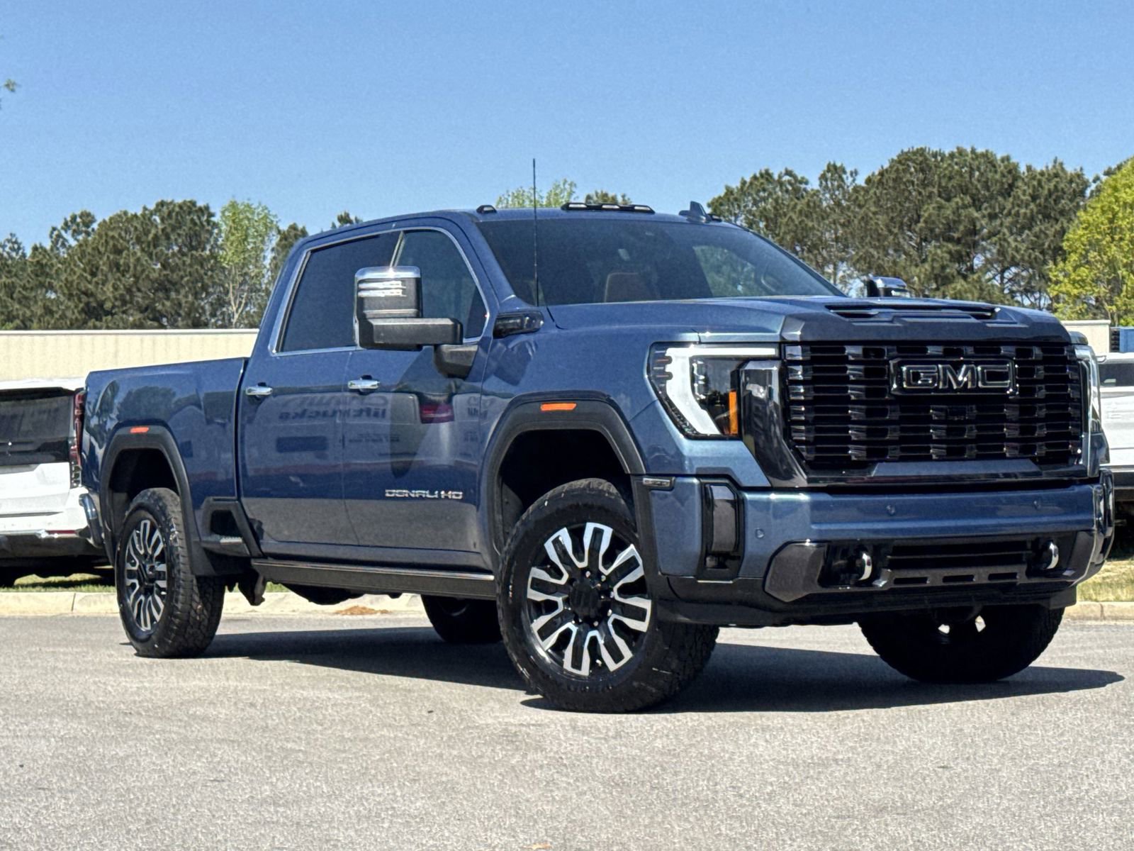 Used 2024 GMC Sierra 2500 Denali Ultimate AWD/4WD image 2
