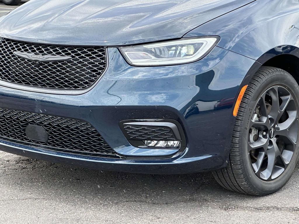 Used 2023 Chrysler Pacifica Touring-L w/ S Appearance Package FWD image 8