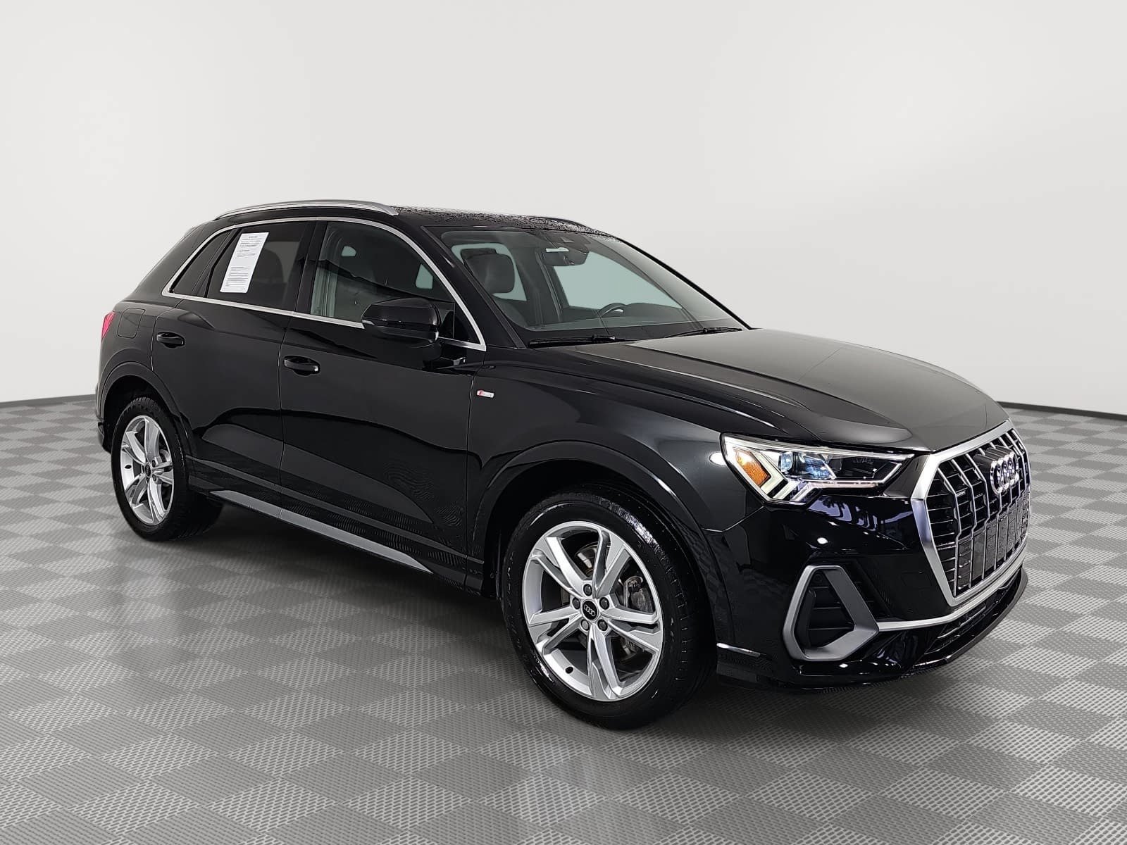Used 2023 Audi Q3 2.0T Premium Plus AWD/4WD image 2