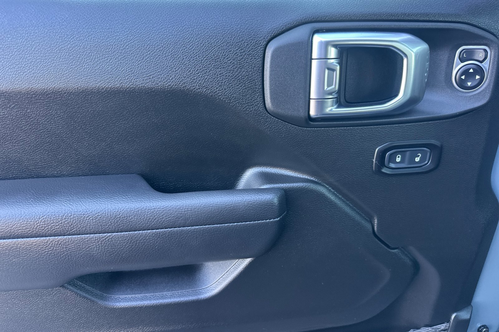 New 2025 Jeep Gladiator Nighthawk image 8