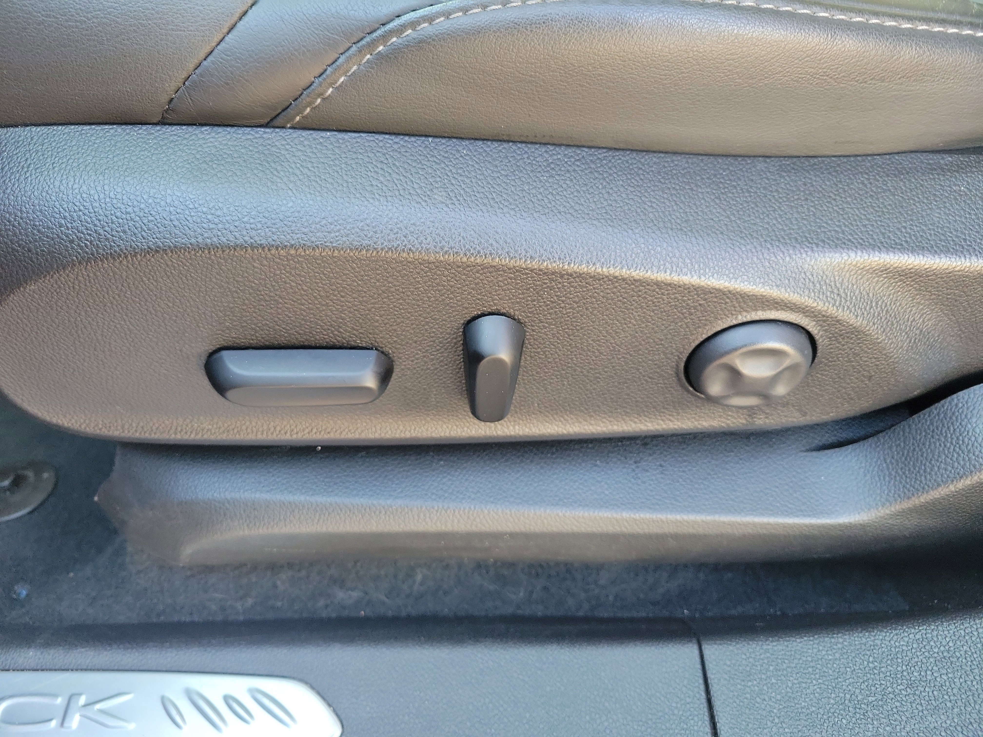 Used 2020 Buick Envision Essence image 24