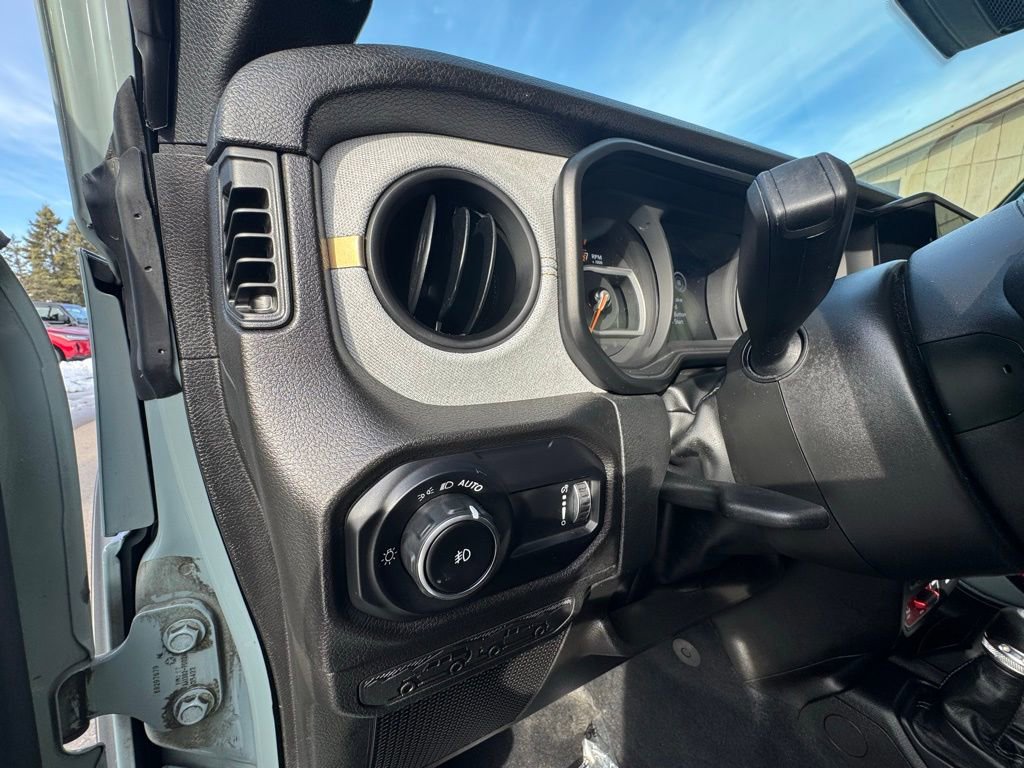 Used 2024 Jeep Wrangler Willys image 16