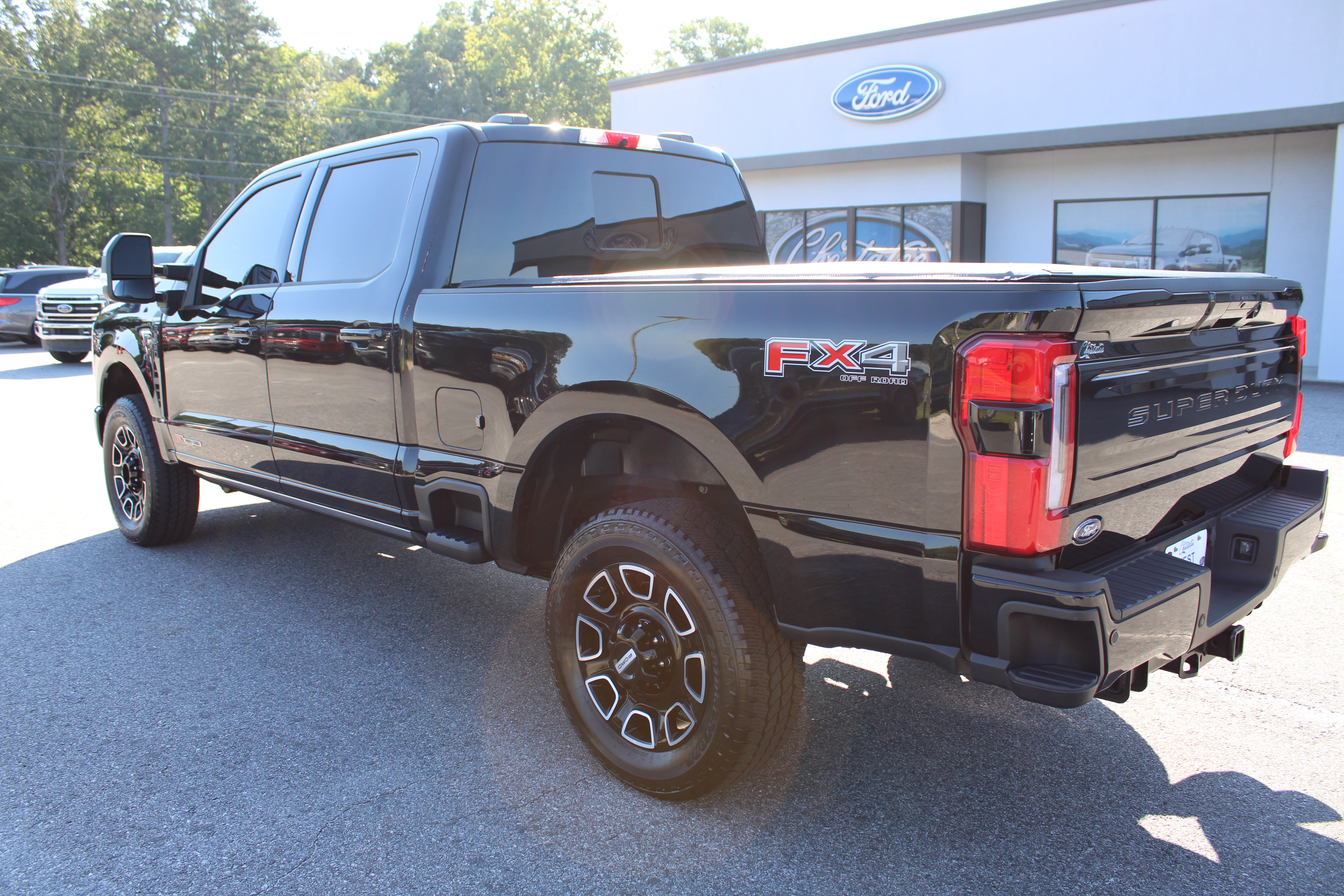 Used 2025 Ford F350 Platinum AWD/4WD image 8