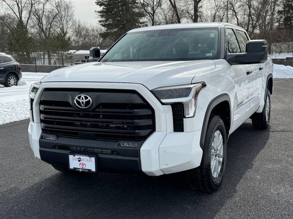 Used 2022 Toyota Tundra SR5 w/ SR5 Convenience Package image 10