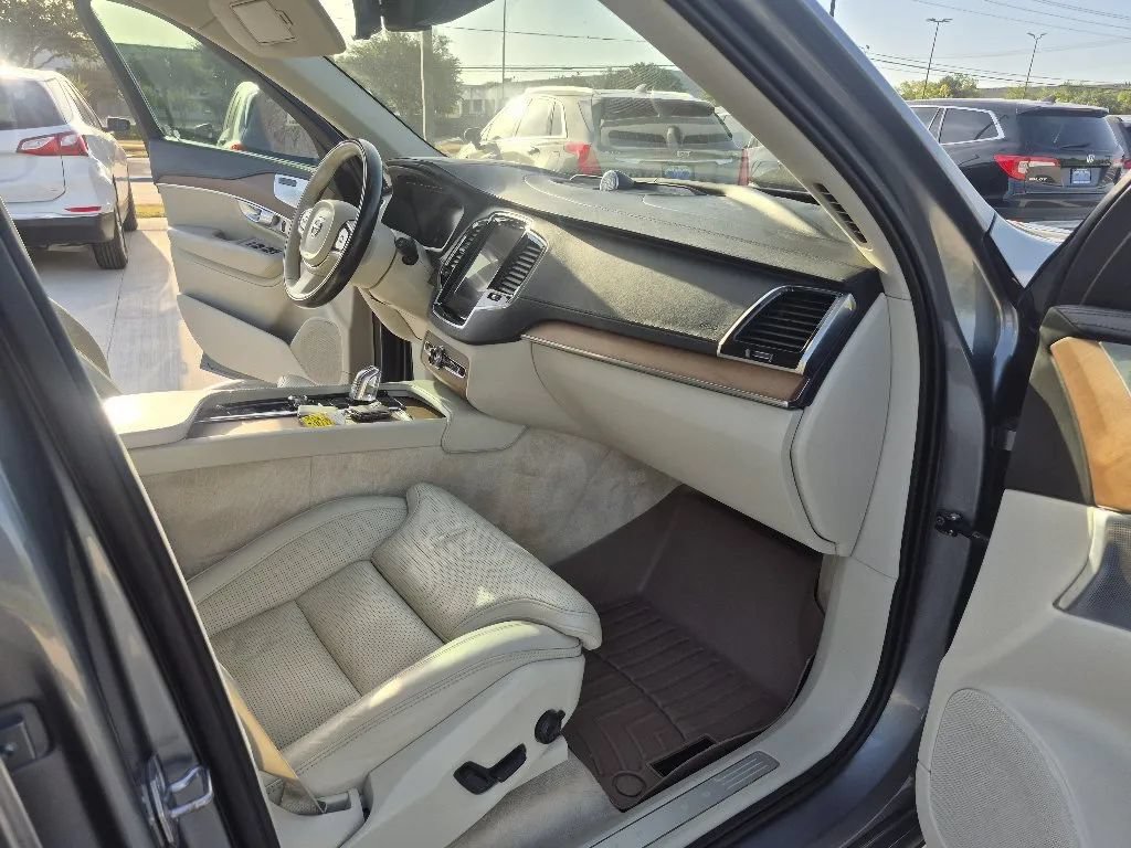 Used 2016 Volvo XC90 T8 Inscription w/ Vision Package AWD/4WD image 21