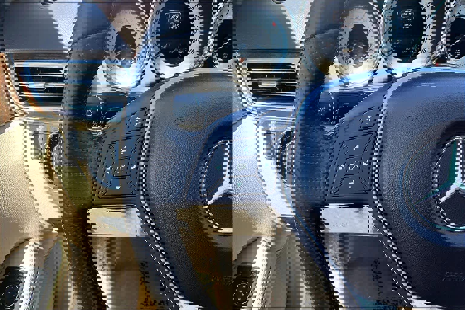 Used 2014 Mercedes-Benz E 350 4MATIC Sedan image 23