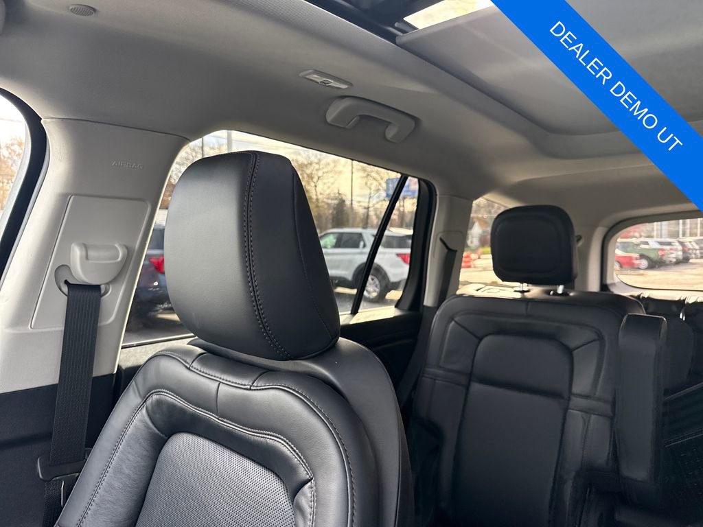 Used 2025 Lincoln Aviator Reserve w/ Jet Appearance Package image 33