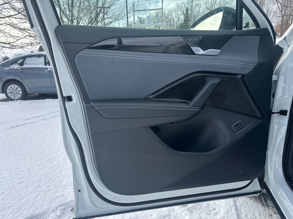 New 2026 Volkswagen Tiguan SE R-Line image 5