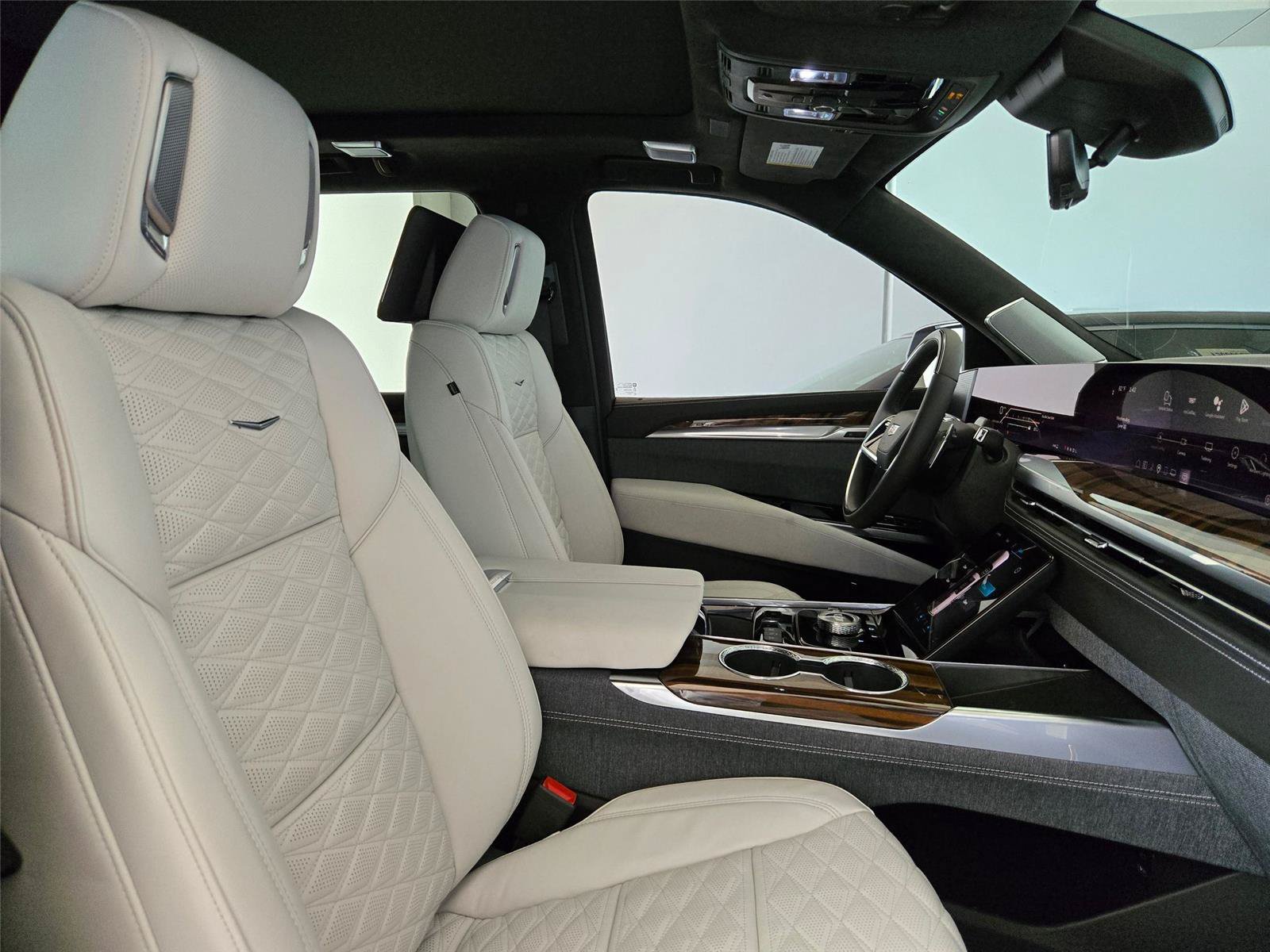 New 2026 Cadillac Escalade ESV Platinum Sport w/ LPO, Floor Liner Package AWD/4WD image 30