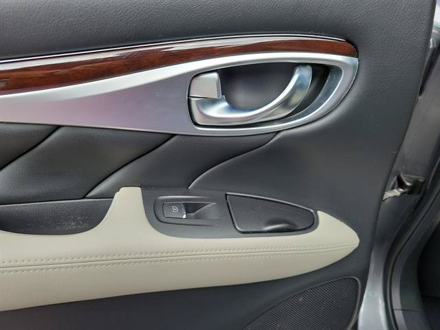 Used 2018 INFINITI Q70 Luxe w/ Sport Package RWD image 10