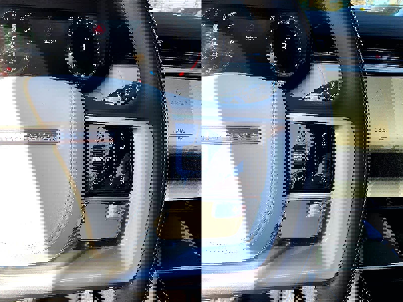 Used 2025 Land Rover Range Rover Long Wheelbase SE image 21