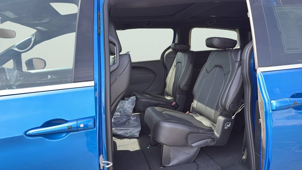 New 2026 Chrysler Pacifica Select AWD/4WD image 20