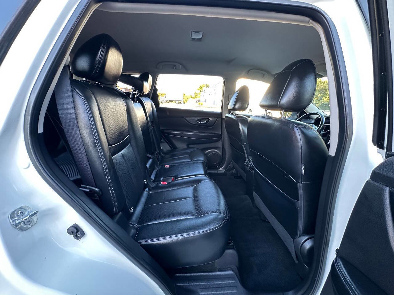 Used 2016 Nissan Rogue SL image 28