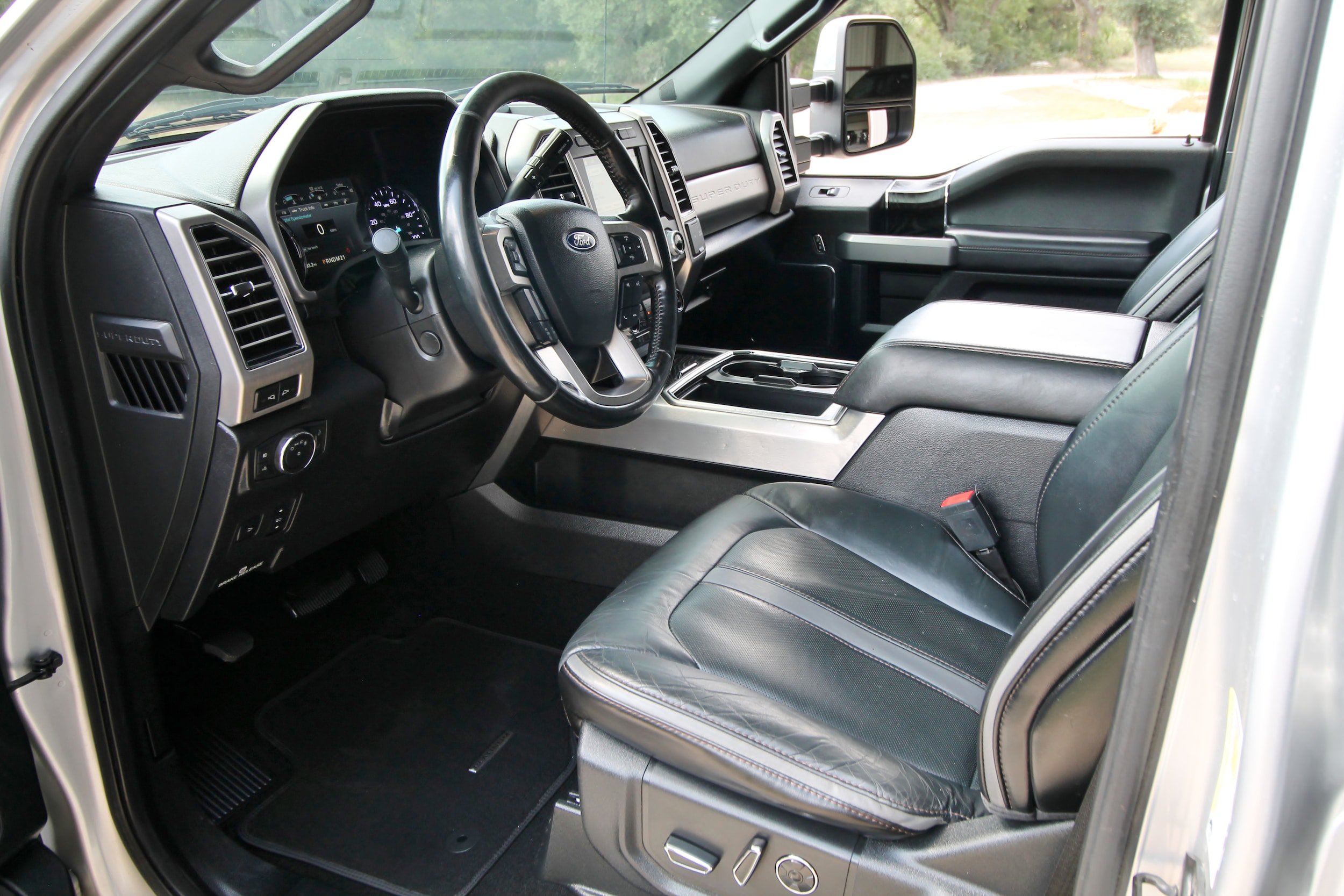 Used 2019 Ford F350 Platinum w/ Platinum Ultimate Package AWD/4WD image 22