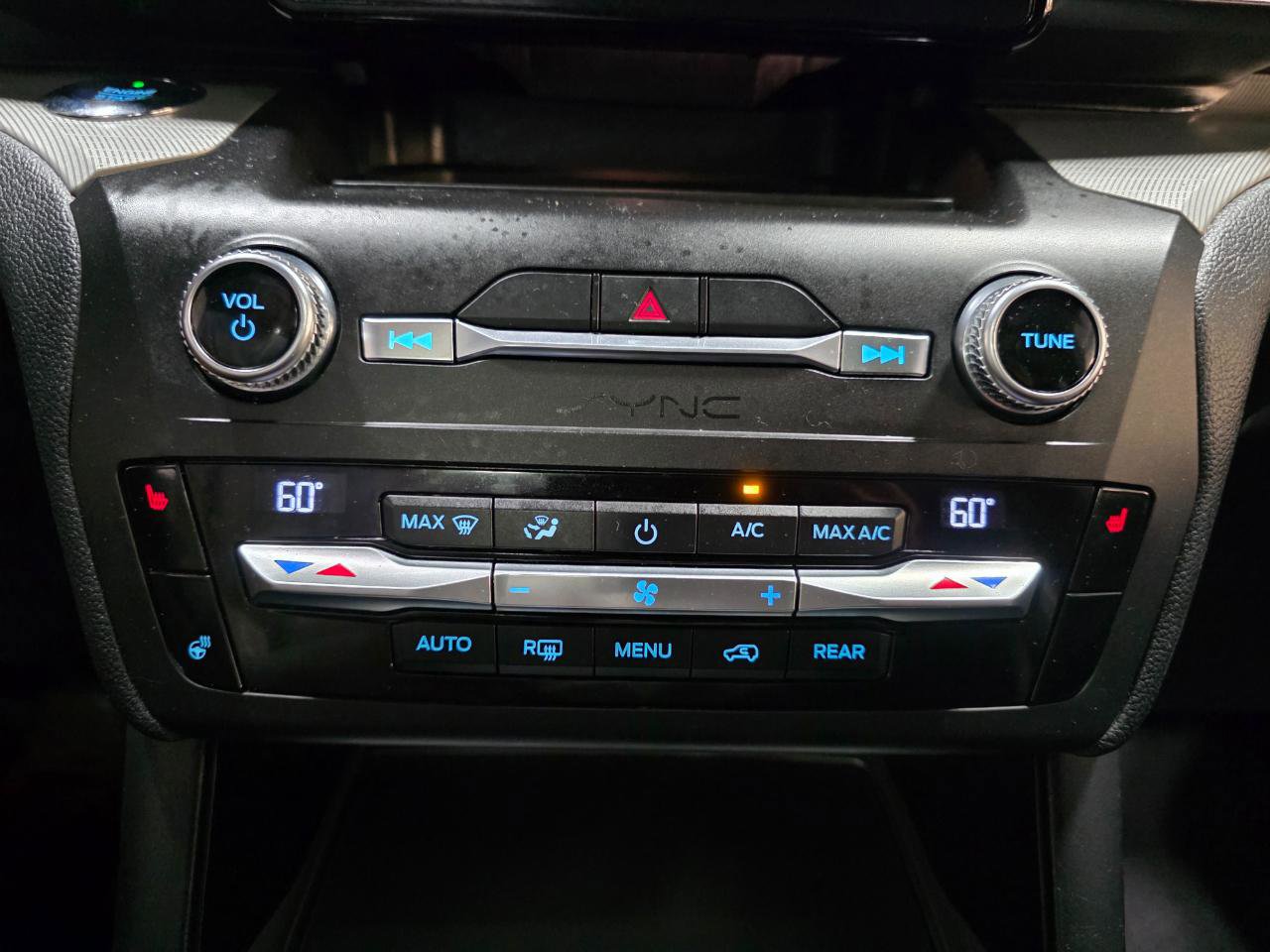 Used 2020 Ford Explorer XLT w/ Equipment Group 202A AWD/4WD image 39