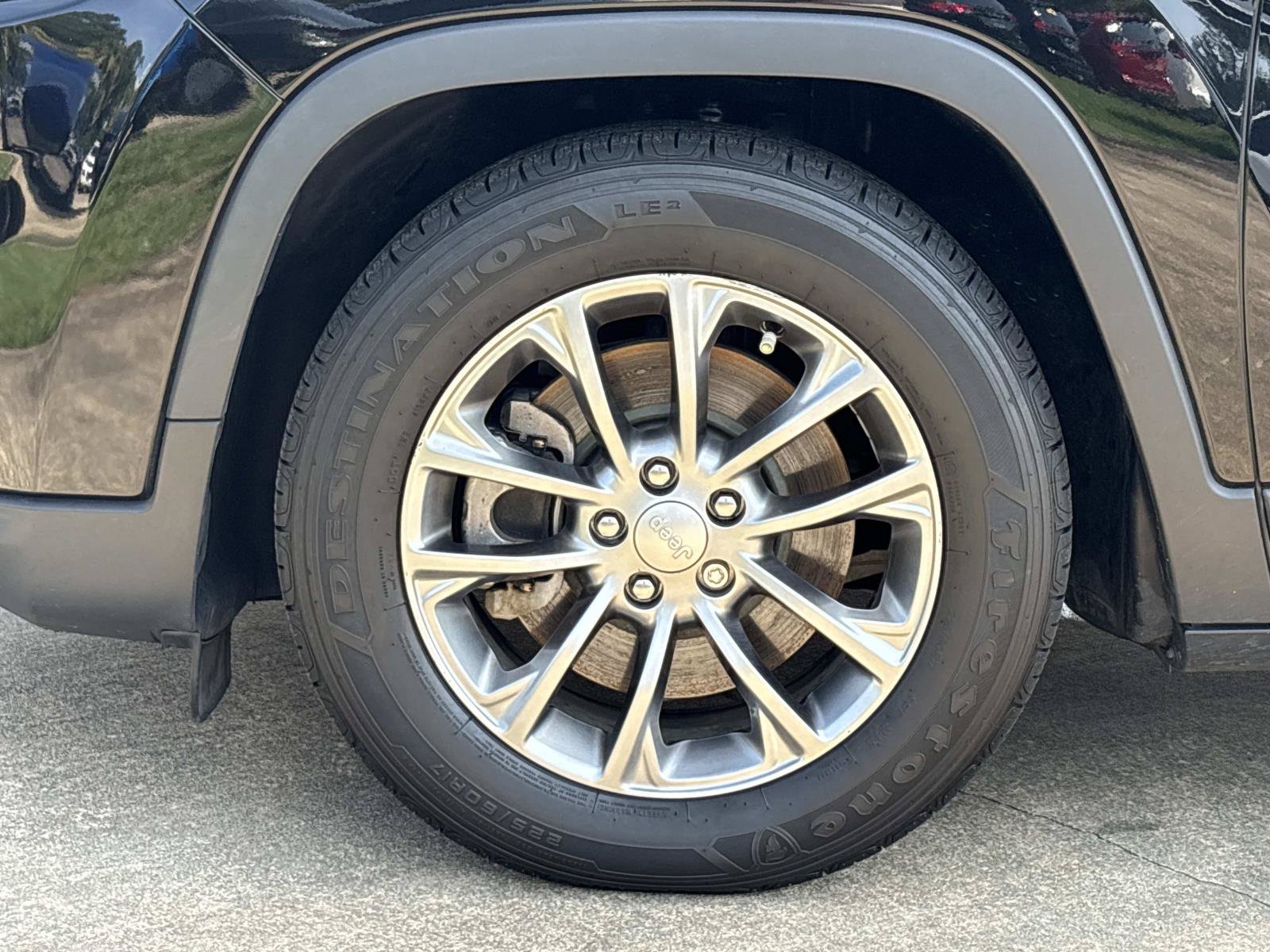 Used 2019 Jeep Cherokee Latitude Plus w/ Comfort/Convenience Group FWD image 10