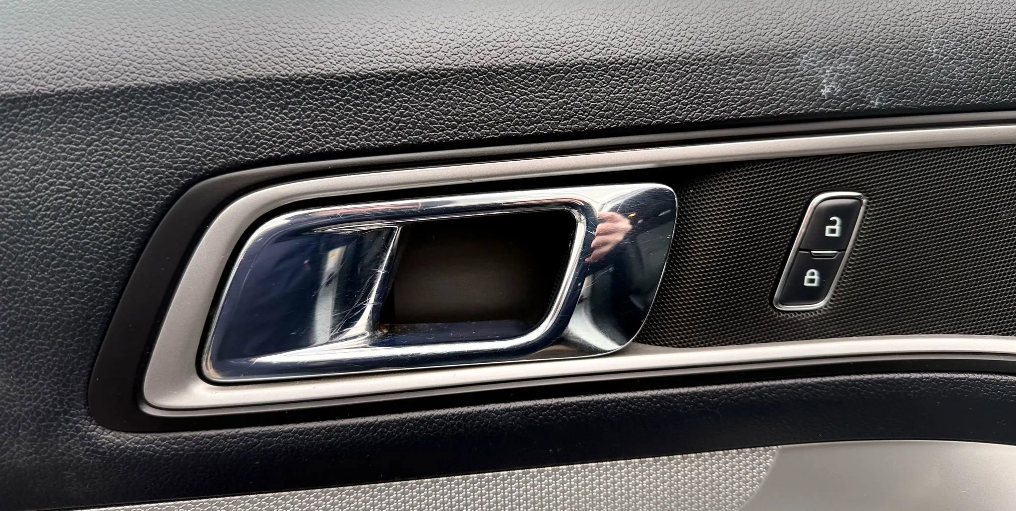 Used 2016 Ford Explorer XLT image 25