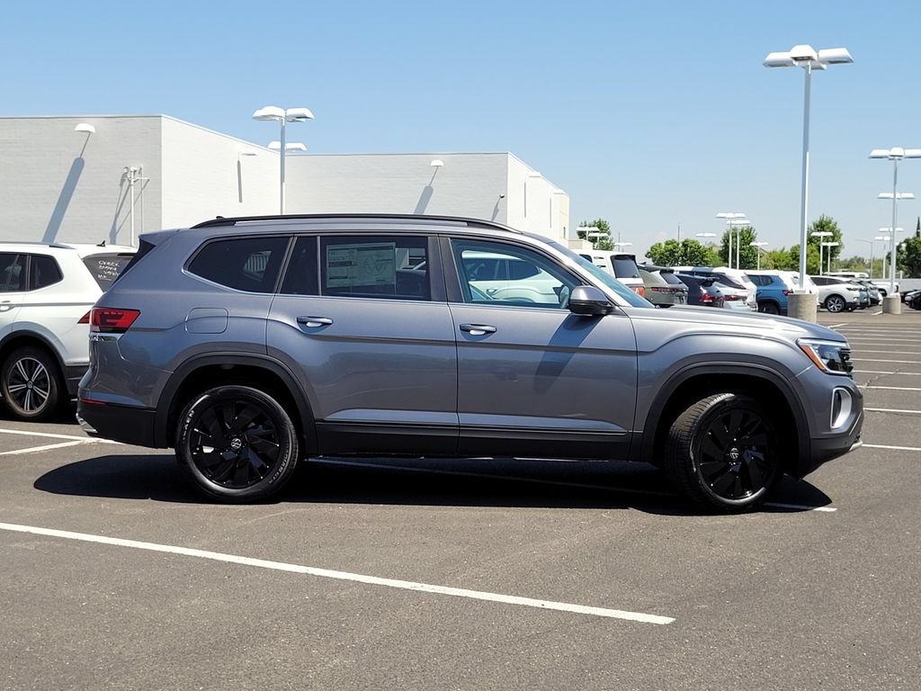 New 2025 Volkswagen Atlas SE FWD image 4