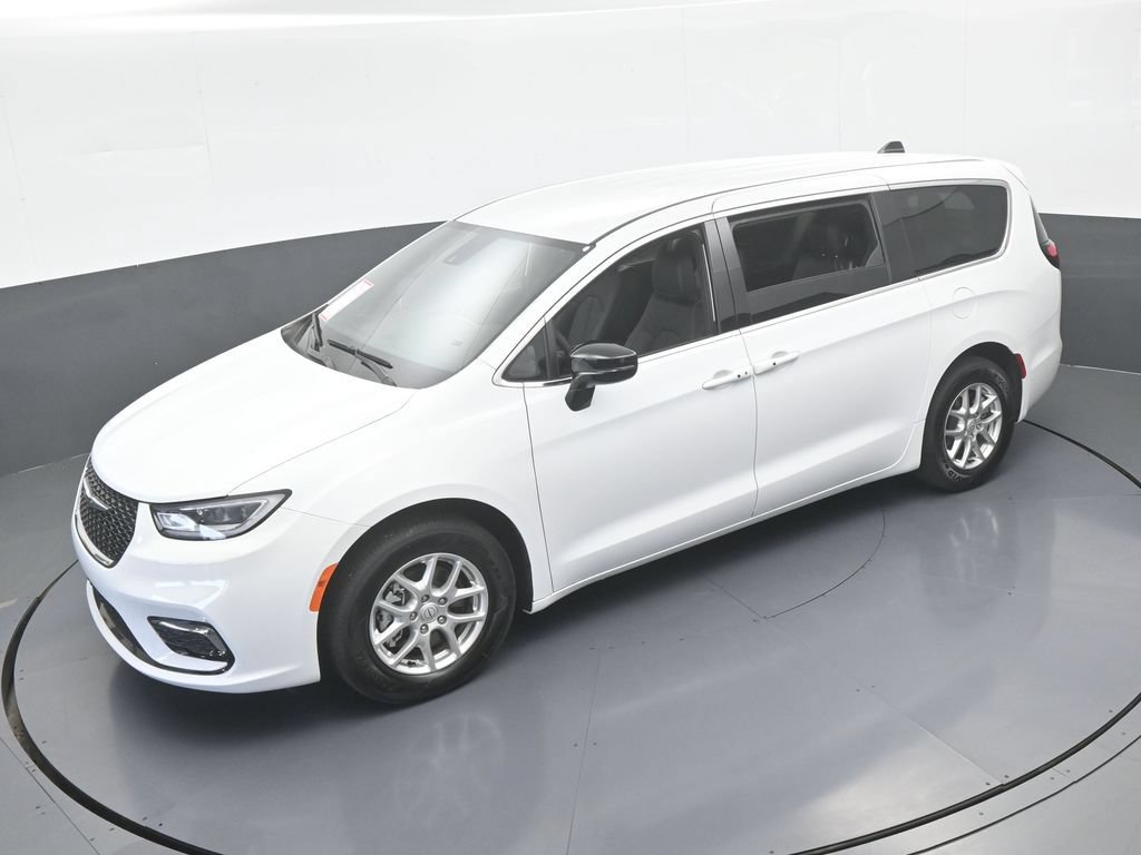 Used 2025 Chrysler Pacifica Select FWD image 42