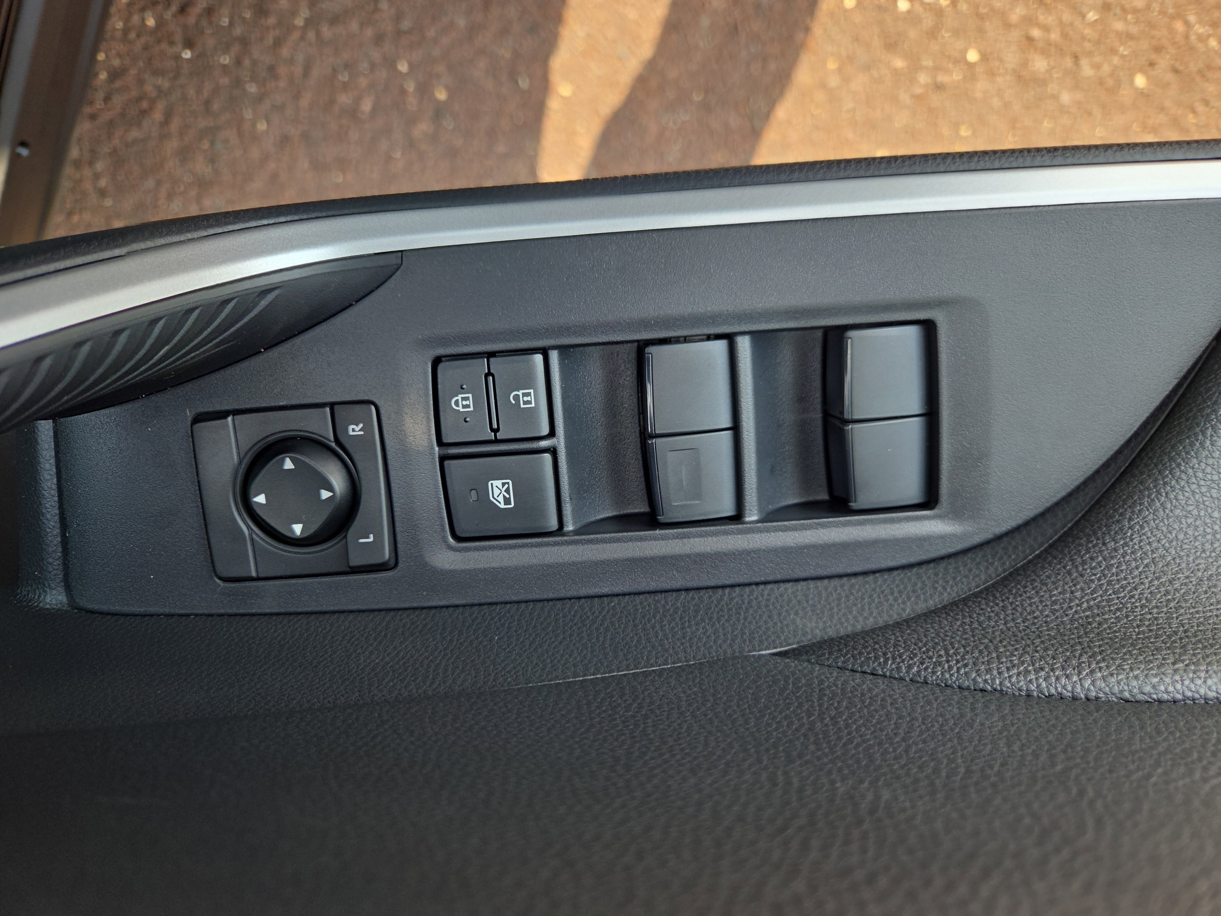 Certified 2025 Toyota RAV4 LE image 31