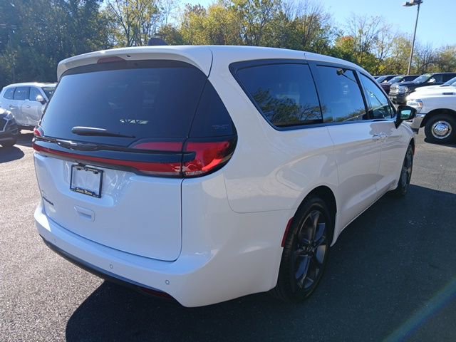 New 2026 Chrysler Pacifica Select image 6