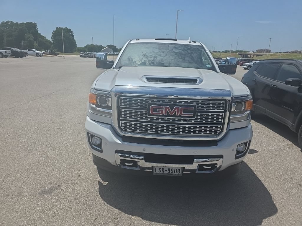 Used 2019 GMC Sierra 2500 Denali w/ Duramax Plus Package AWD/4WD image 2
