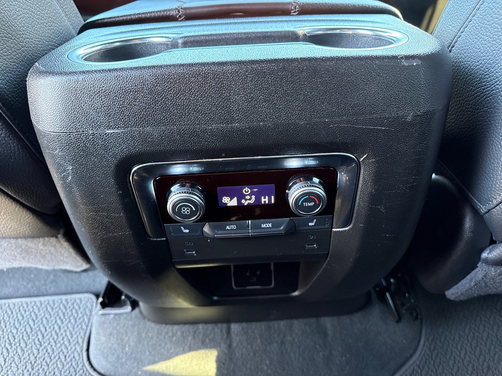 Used 2025 GMC Yukon Denali image 31