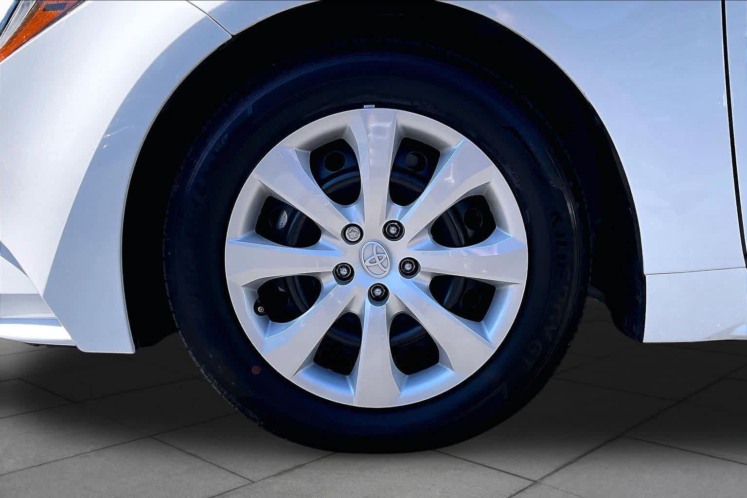 Used 2024 Toyota Corolla LE FWD image 10