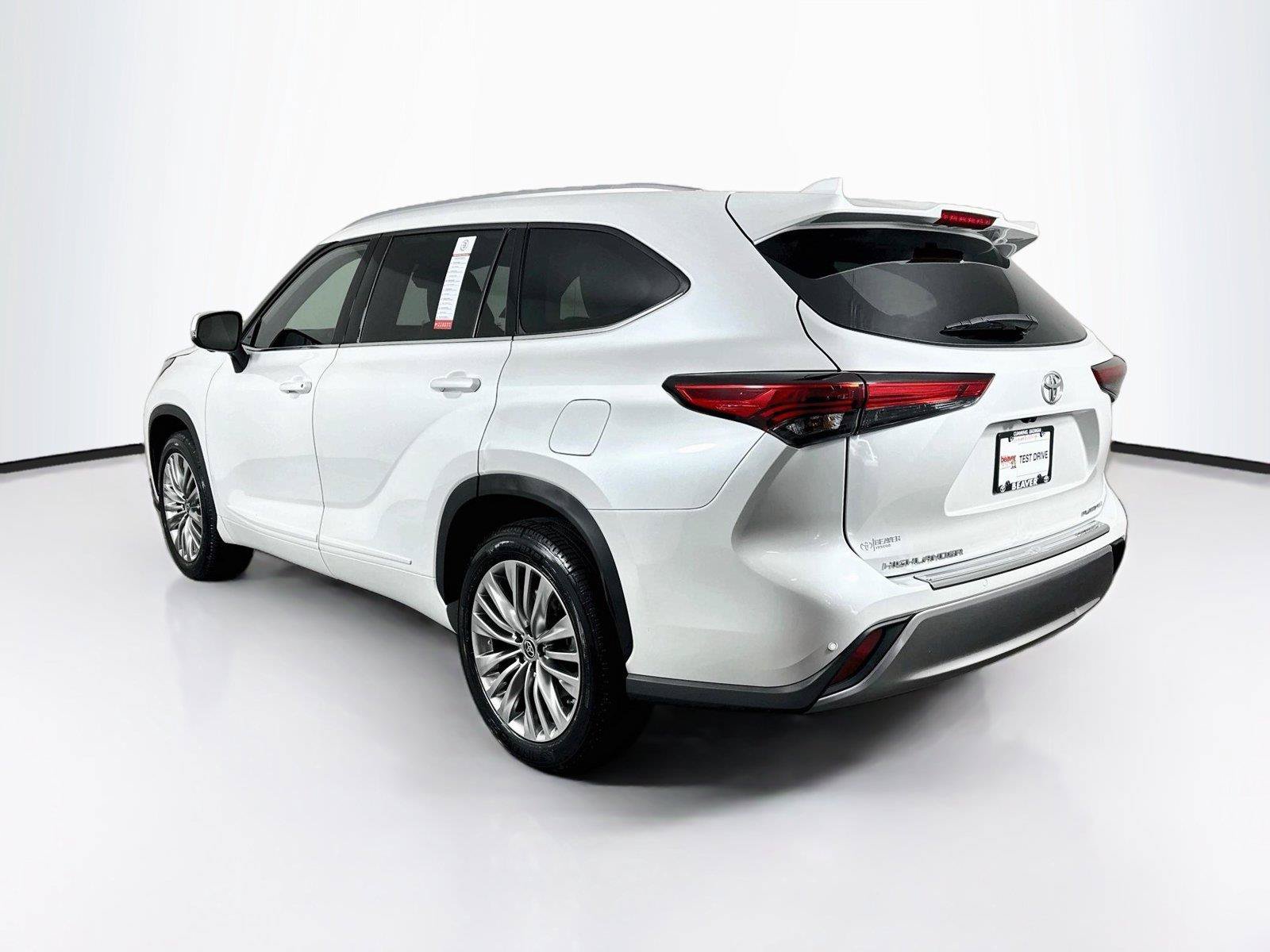 Used 2023 Toyota Highlander Platinum FWD image 14