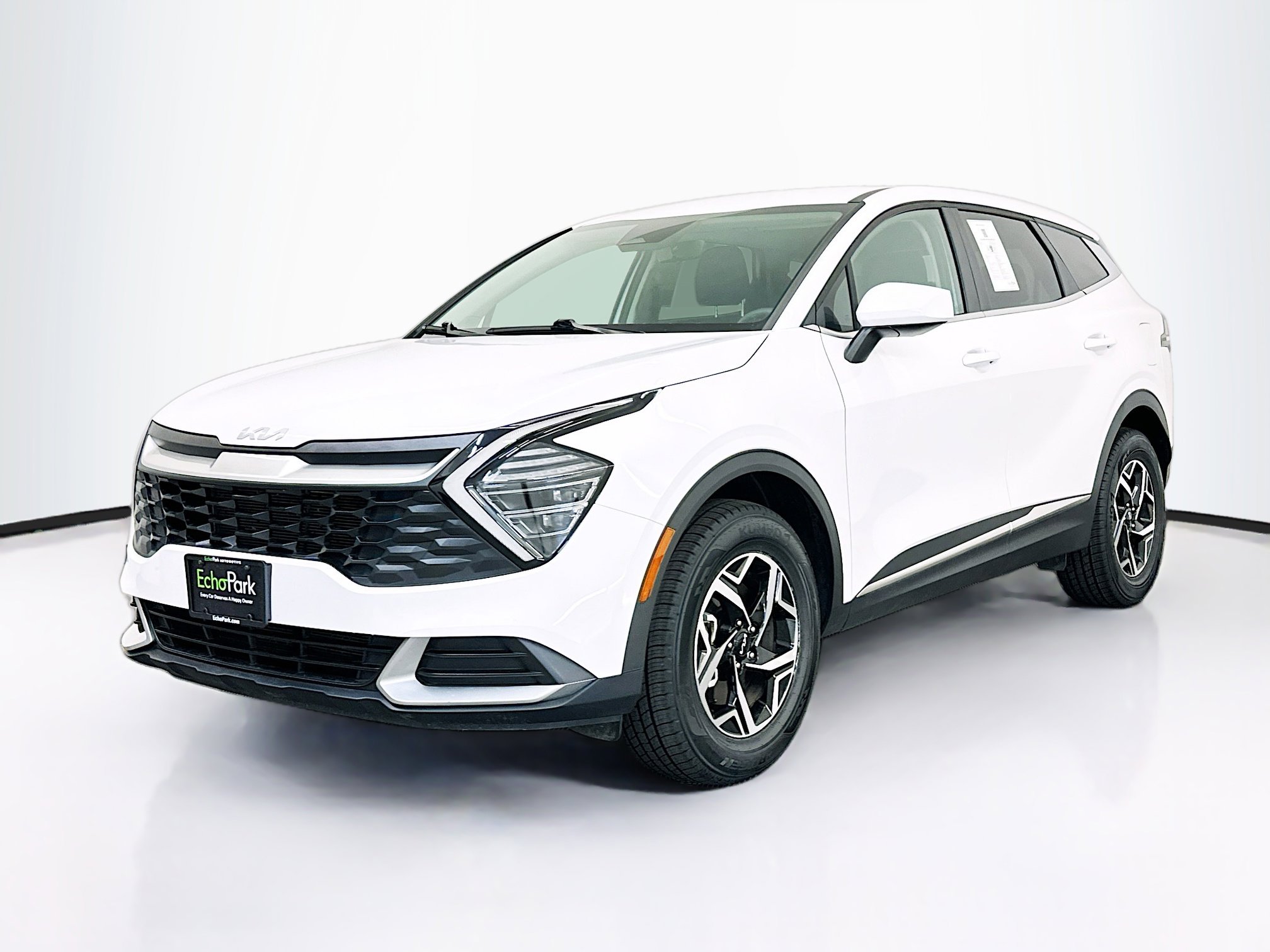 Used 2025 Kia Sportage LX image 3