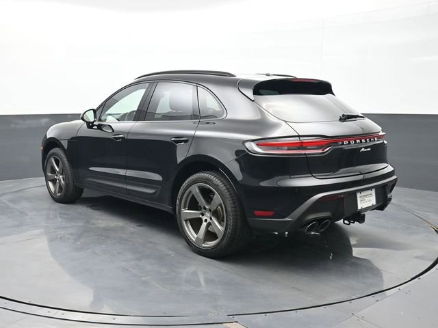 Certified 2025 Porsche Macan AWD/4WD image 3