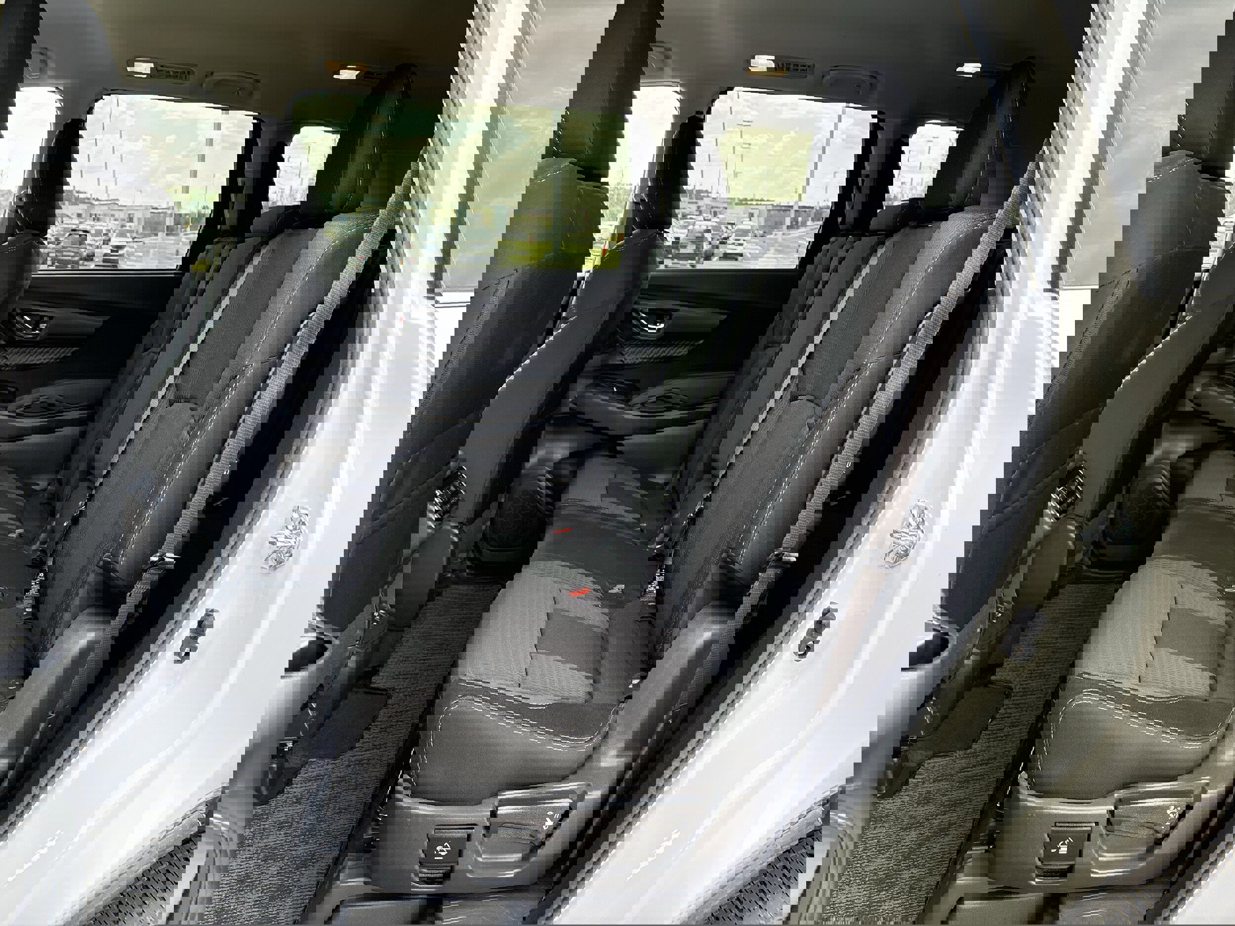 Used 2025 Subaru Ascent Premium image 32