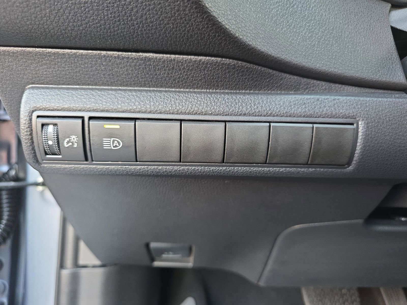 Used 2025 Toyota Corolla LE image 25