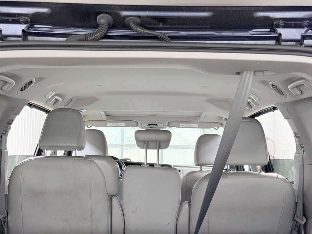 Used 2018 Toyota Sienna XLE w/ XLE Navigation Package FWD image 28