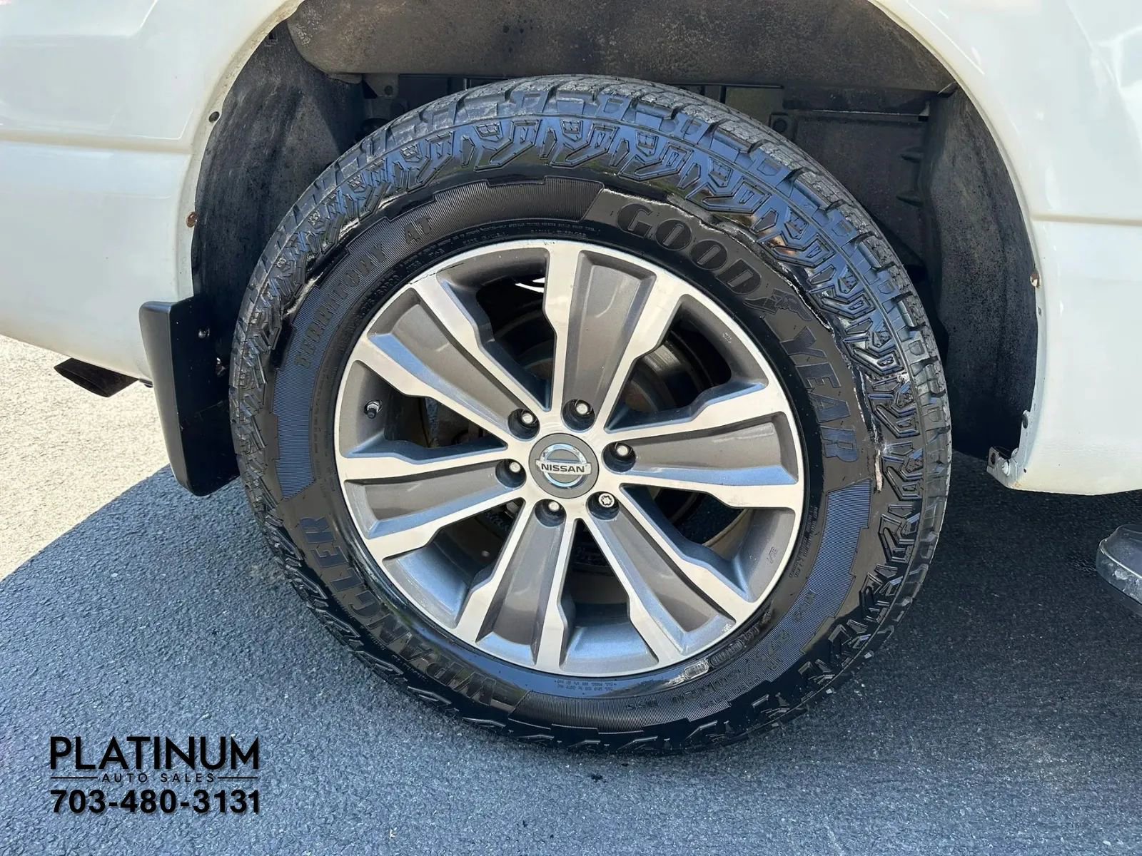 Used 2017 Nissan Titan SL RWD image 21