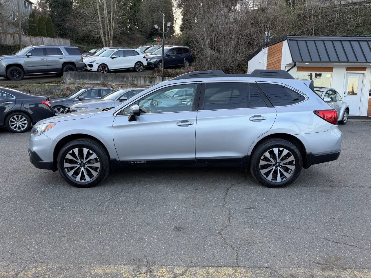 Used 2017 Subaru Outback 2.5i Limited w/ Popular Package #5 image 9