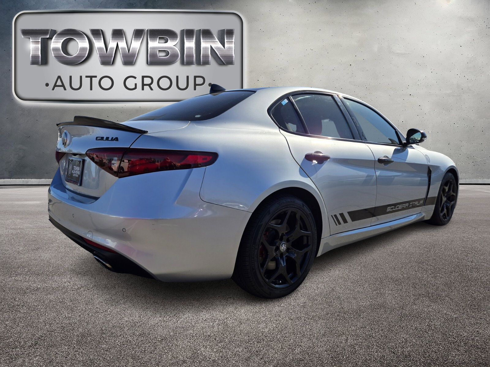 Used 2021 Alfa Romeo Giulia Sprint w/ Nero Edizione image 4