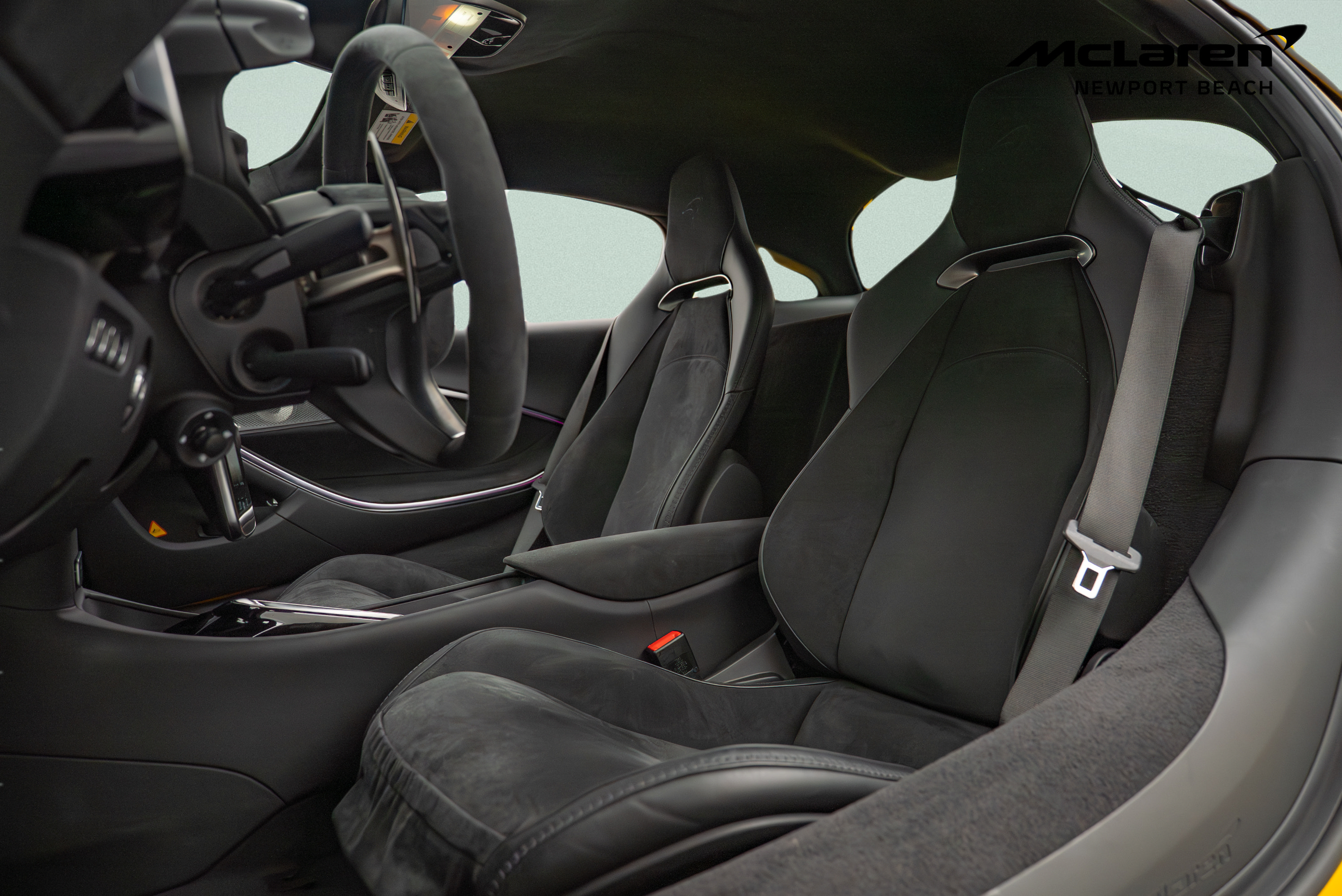 Used 2024 McLaren Artura RWD image 10