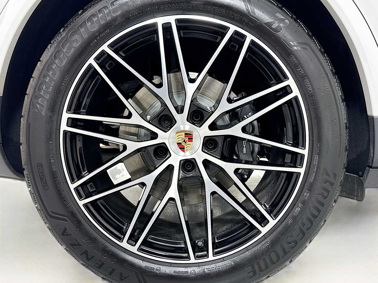 Certified 2025 Porsche Cayenne Coupe AWD/4WD image 31