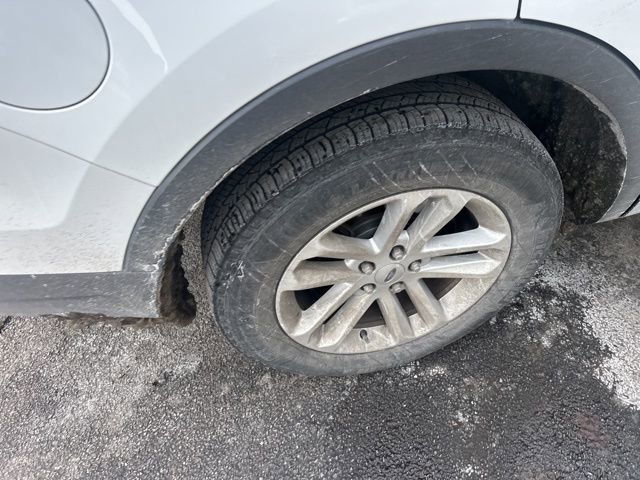 Used 2016 Ford Explorer XLT w/ Equipment Group 202A image 6