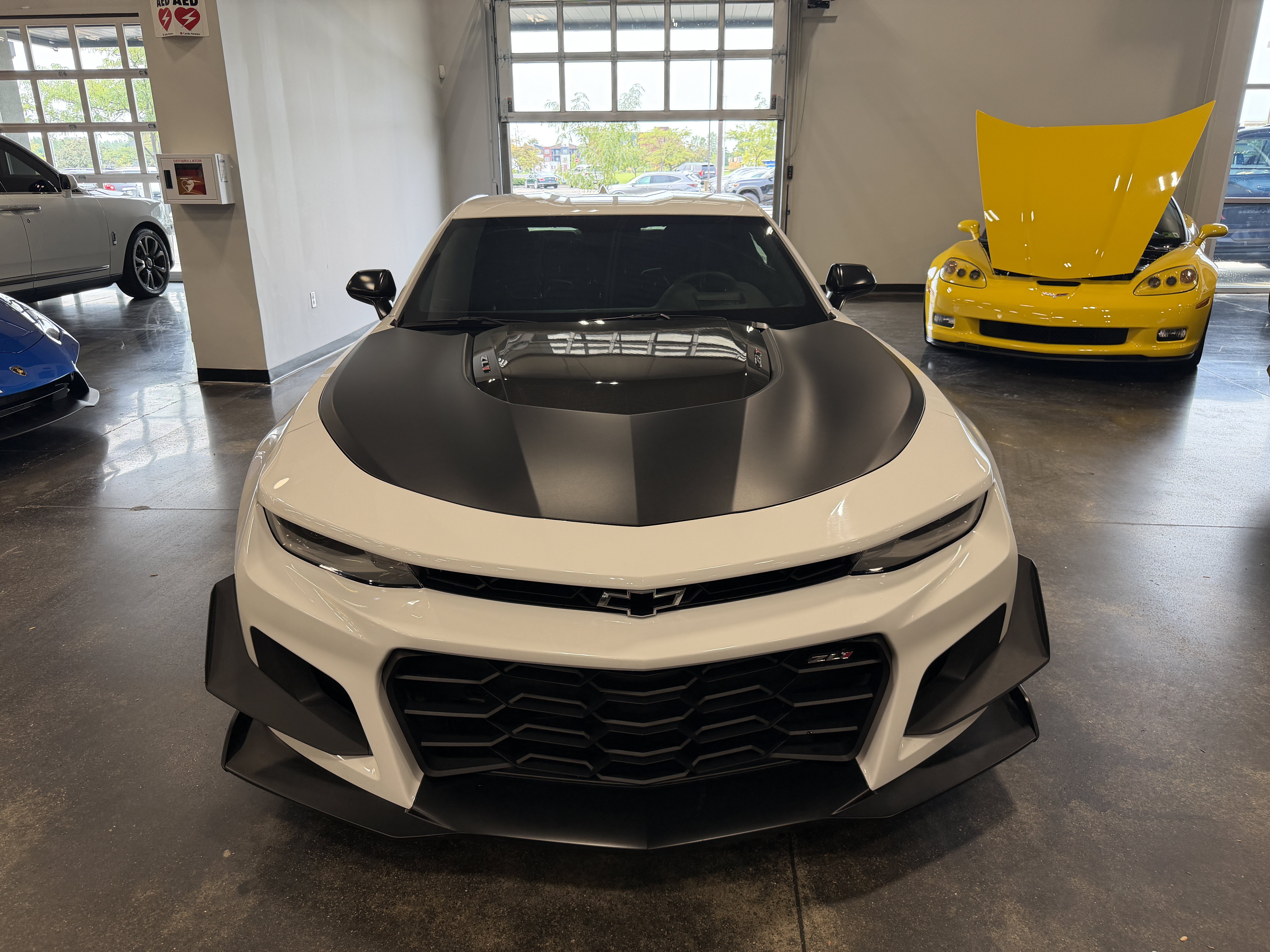 Used 2019 Chevrolet Camaro ZL1 RWD image 2