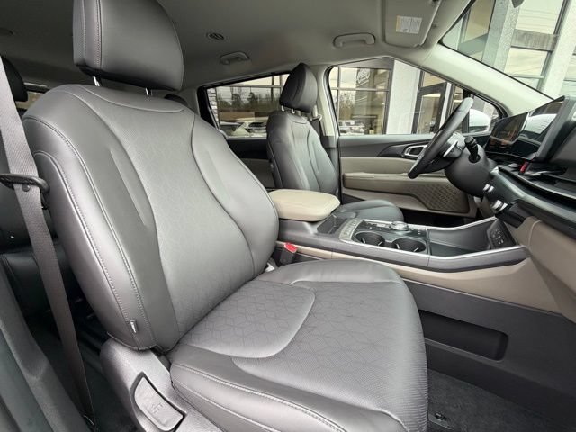 Used 2026 Kia Carnival LXS FWD image 14