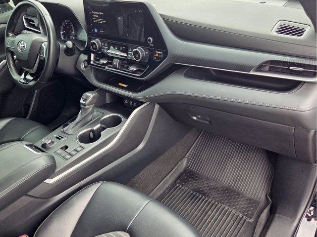 Used 2023 Toyota Highlander XSE AWD/4WD image 21