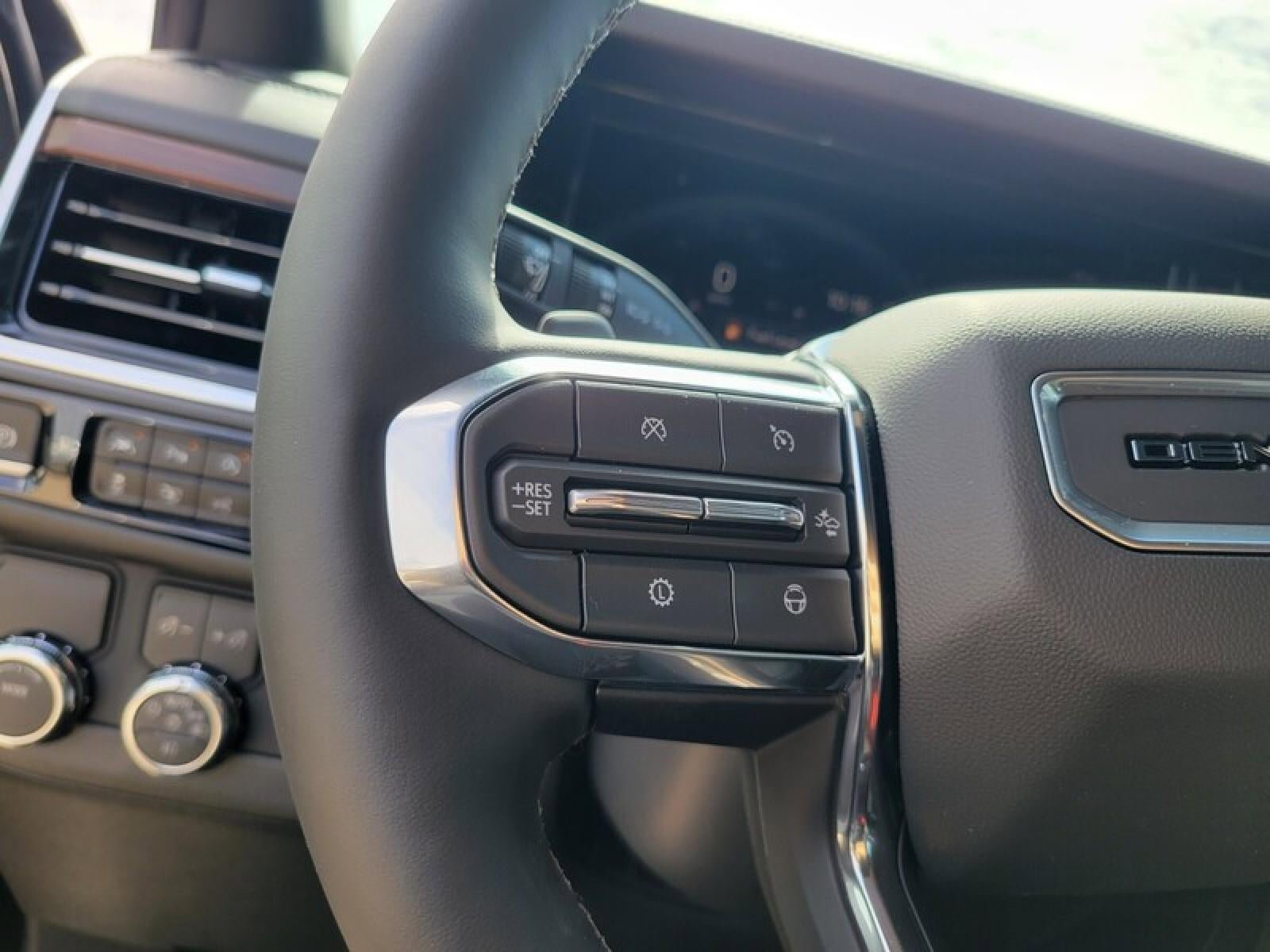 New 2026 GMC Yukon Denali w/ Denali Reserve Package RWD image 15